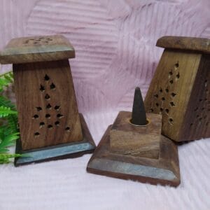 Torre de Madeira Sheesham para Cones de Incenso