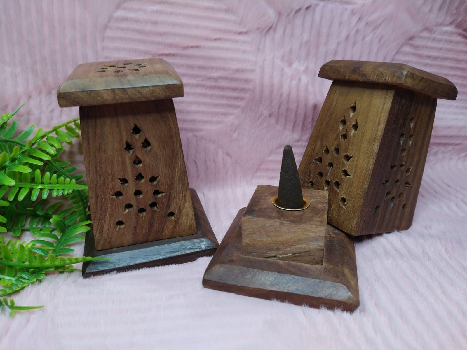 Torre de Madeira Sheesham para Cones de Incenso