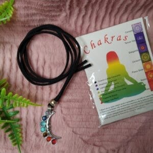 Fio Camurça com Pendente Meia  Lua e 7 Chakras